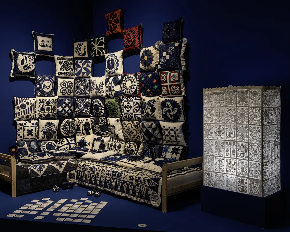 Hungarian-Guild_50x50_pillows-5